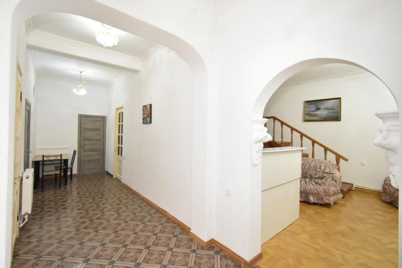 Guesthouses Opera Erevan Exterior foto
